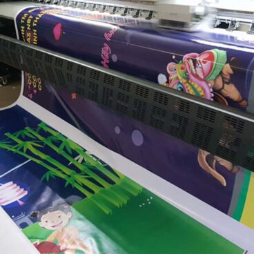 Bạn đang tìm kiếm giải pháp in ấn khổ lớn, chất lượng cao và bền bỉ cho chiến dịch quảng cáo ngoài trời hay trưng bày sự kiện? IN BC tự hào cung cấp dịch vụ in UV 5m 2 mặt tại Hà Nội với giá cả cạnh tranh và công nghệ hiện đại nhất hiện nay.