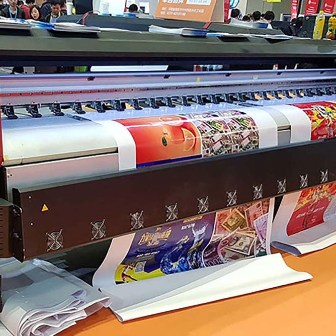 in bat quang cao gia re